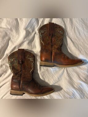 Ariat Kids Mesteno Rusty Rough Square Toed Cowboy Boots Size 10.5 kids